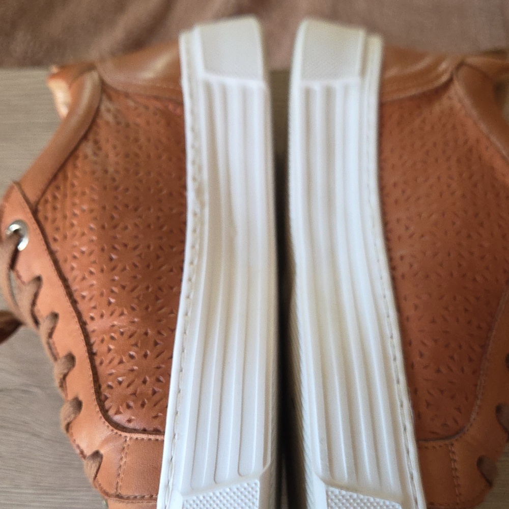 Carmela Platform Sneakers Sz 38 (8) - Picture 12 of 16